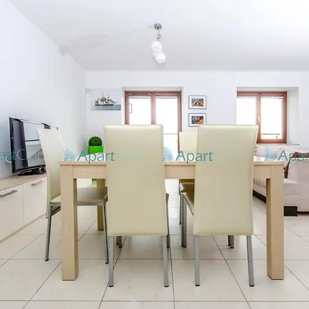 Apartament Club *