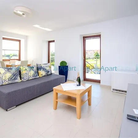 Apartament Club *