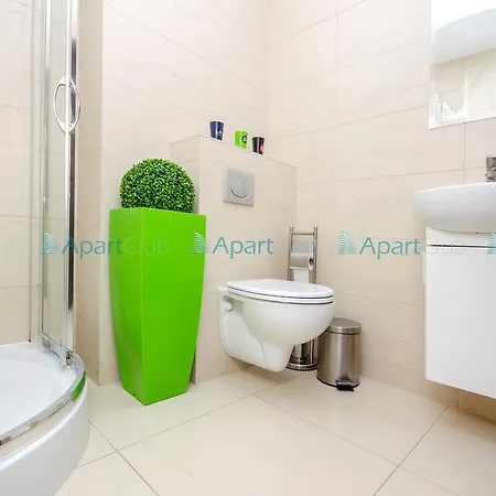 Apartament Club *